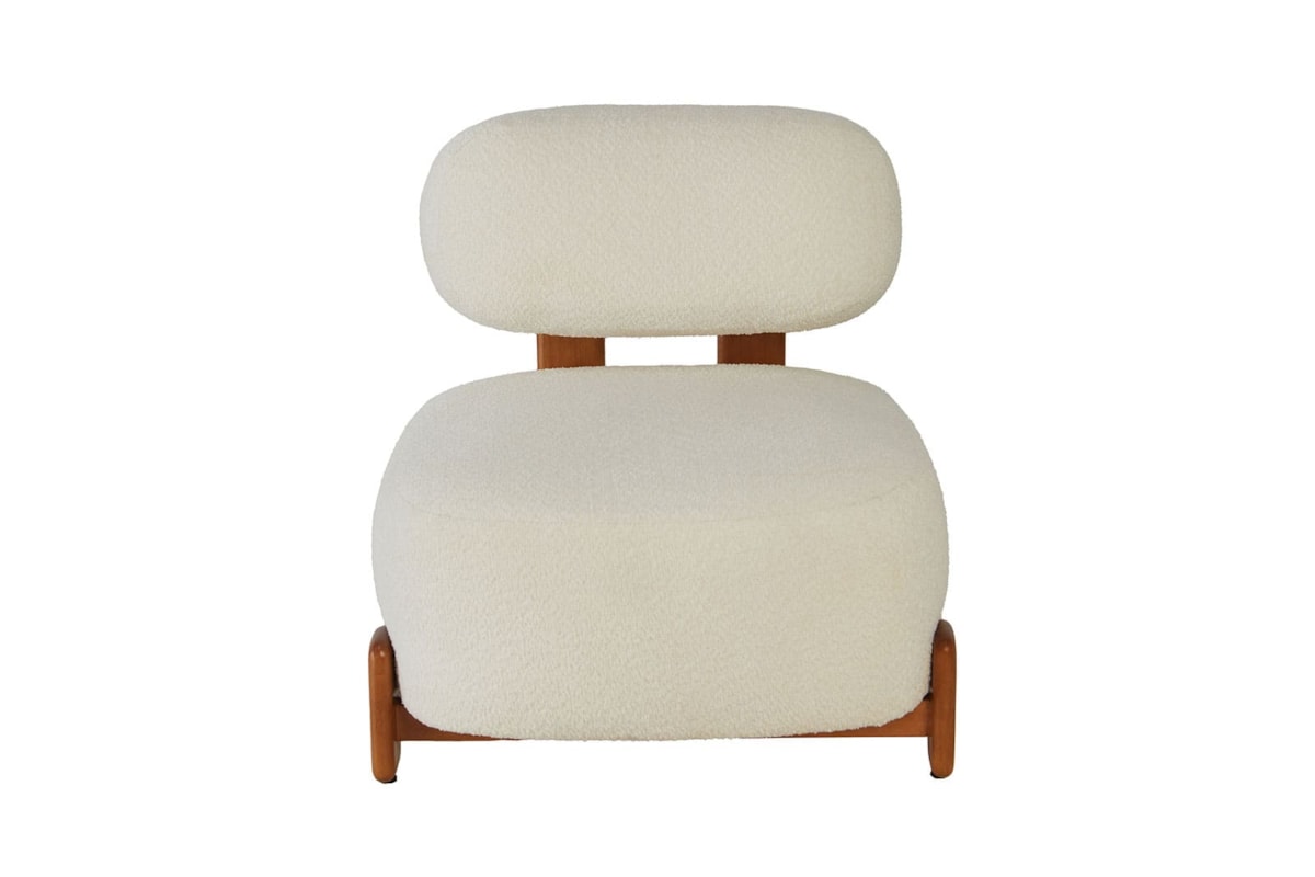 Poltrona Natalie em Madeira Maciça com Encosto e Assento Estofados