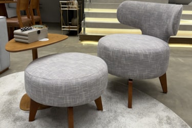 Pronta Entrega - Poltrona Giratória + Puff Serene