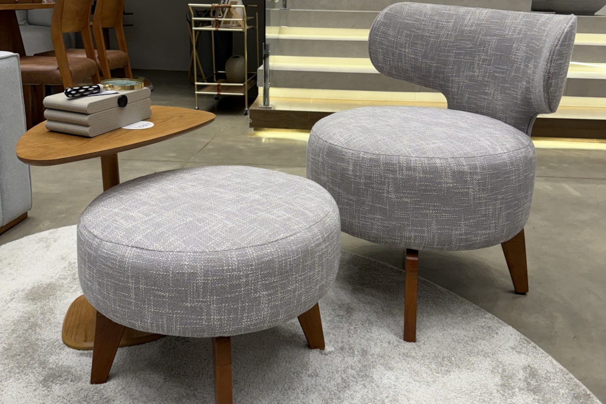 Pronta Entrega - Poltrona Giratória + Puff Serene