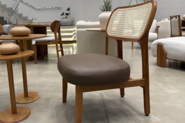 Pronta Entrega - Poltrona Thea com Rattan Natural no Encosto