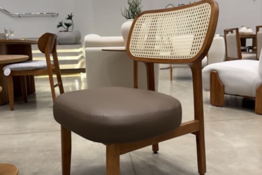 Pronta Entrega - Poltrona Thea com Rattan Natural no Encosto