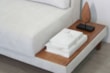 Sofá 3 Lugares Meg em Linho Moderno com Chaise & Opcional de Lateral em Madeira Maciça (Espuma D33)