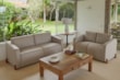 Sofá Duna 2 Lugares Compacto com Design Minimalista e Pés em Madeira Maciça